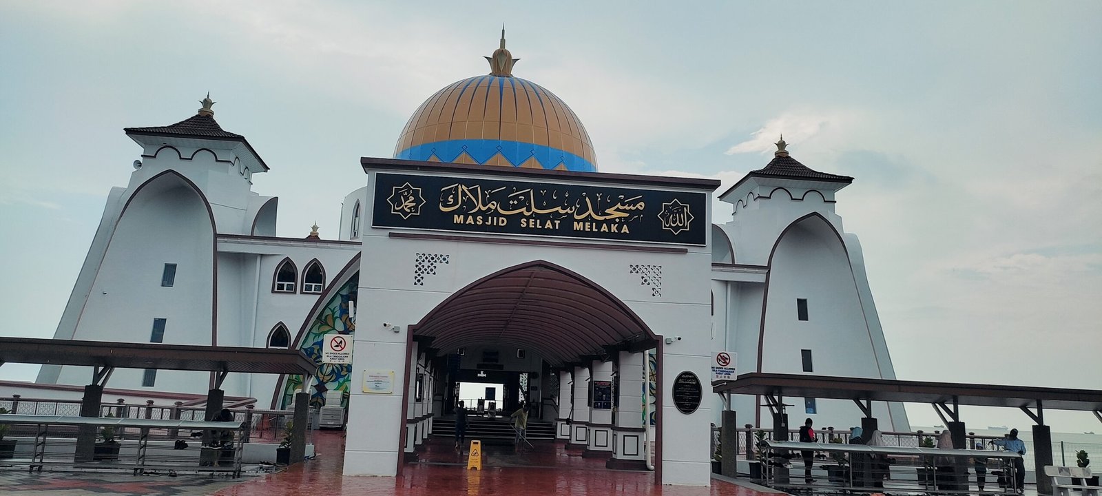 masjid selat melaka front view